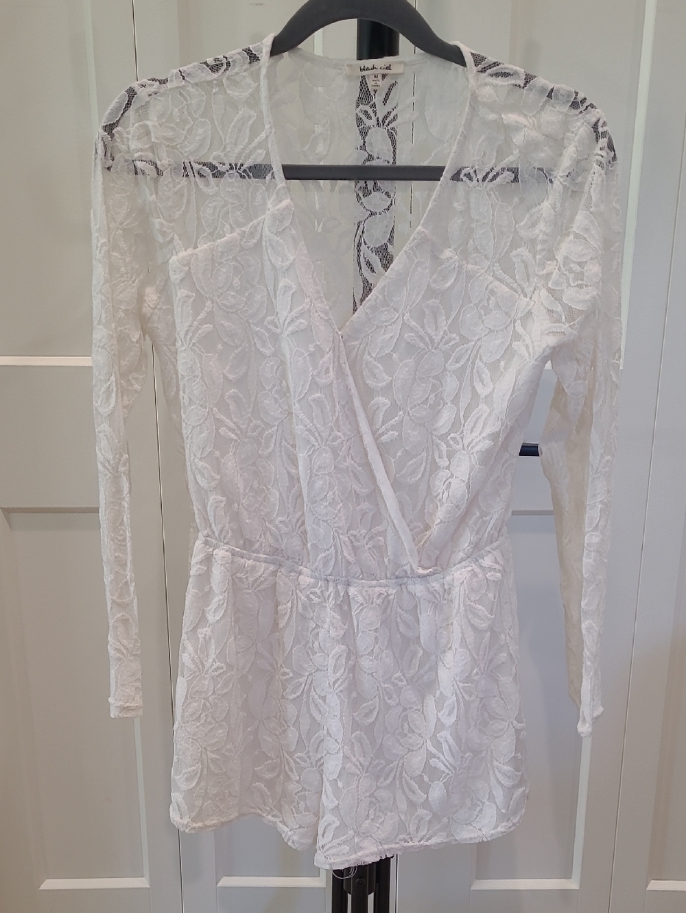 bleuh ciel White Lace Long Sleeve Wrap Romper